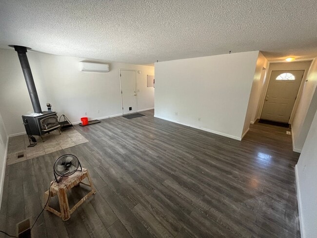 Building Photo - Great 3 Bed/2 Bath Single Family Home in NE Bend - Pheasant Court