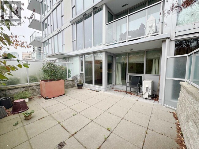 Photo du bâtiment - 8288 Granville Ave