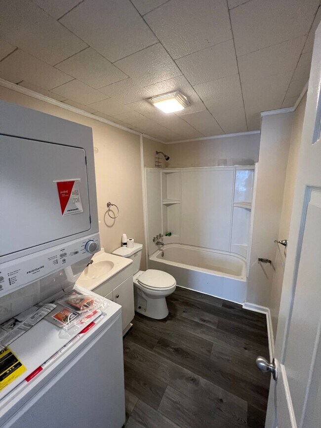 Building Photo - Home Rental in Marion!