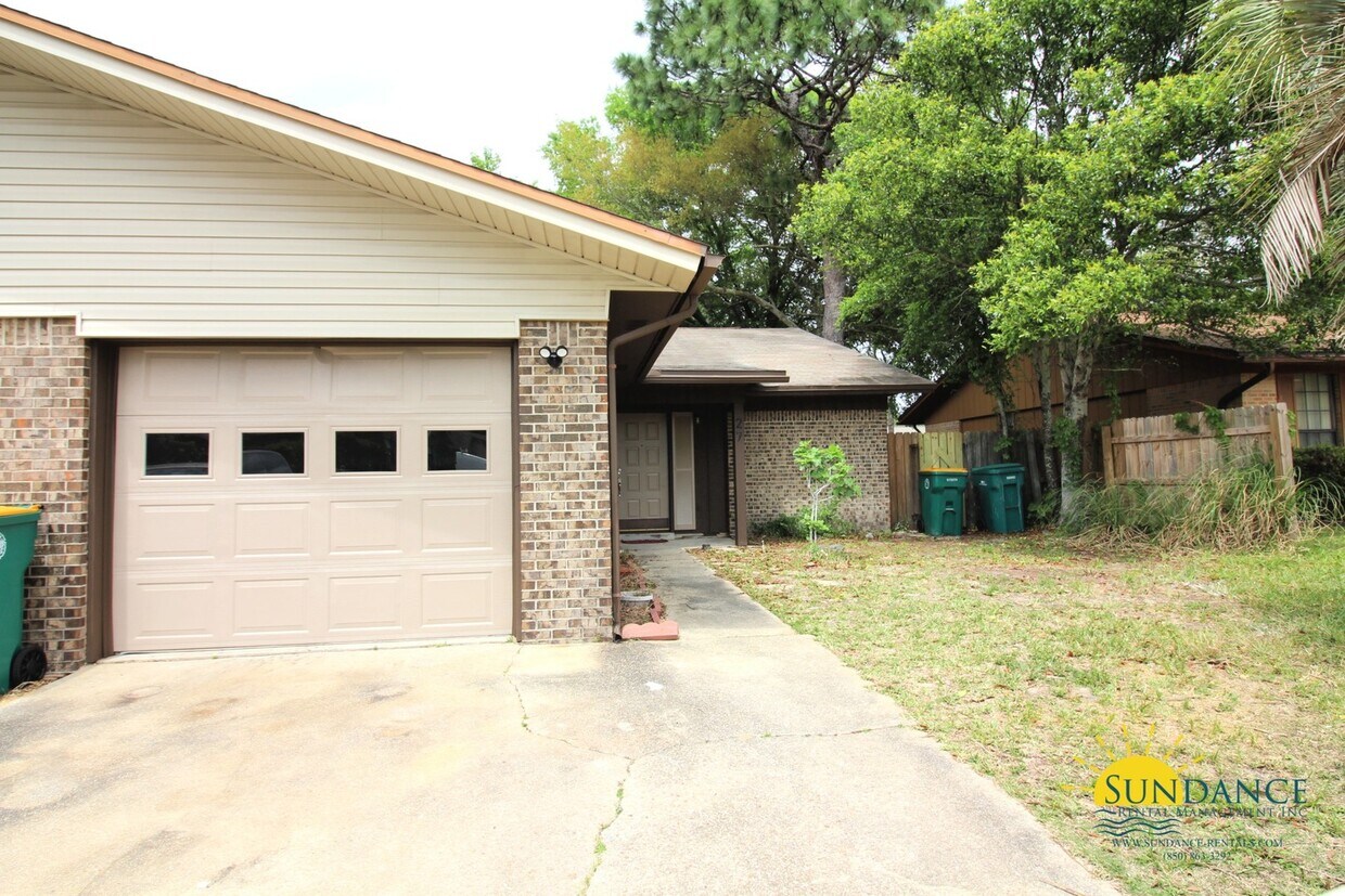 Foto principal - Beautiful Fully Renovated 2 Bedroom Townhouse
