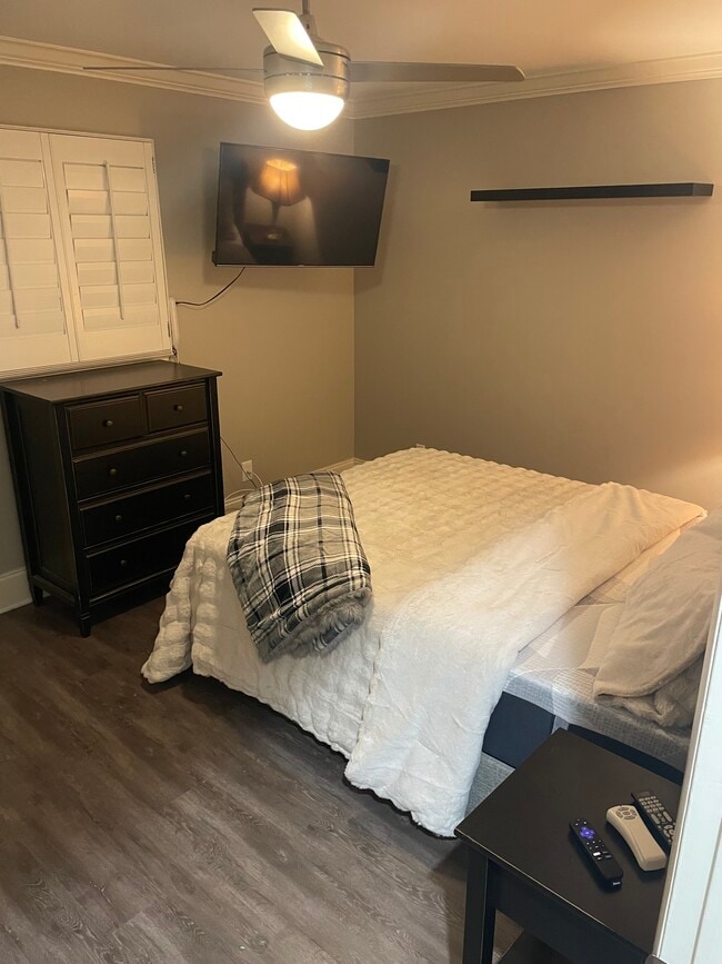 Foto del edificio - 7332 Lake Front Dr