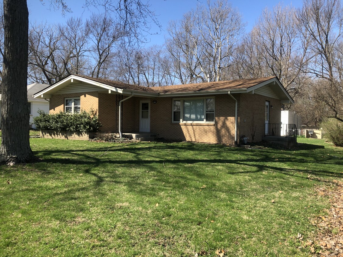 Primary Photo - 4130 E Grand Ave