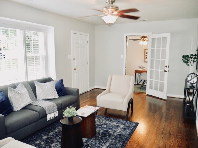 Building Photo - Beautiful 3 Bedroom, 2 Bathroom House Avai...