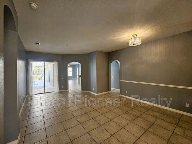 Building Photo - 10441 Greendale Dr