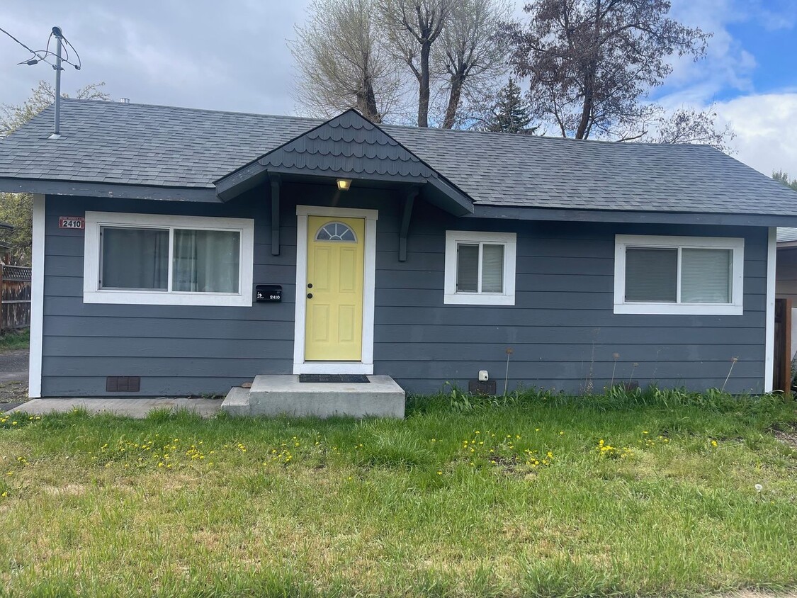 Foto principal - 3 Bedroom 2 Bath- home