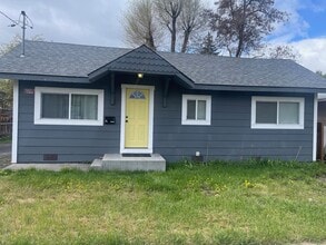 Building Photo - 2410 Applegate Ave