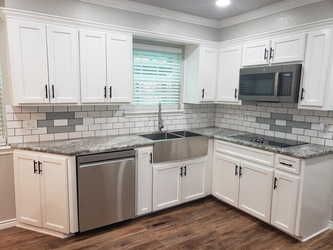 Building Photo - 204 S Morrison Dr