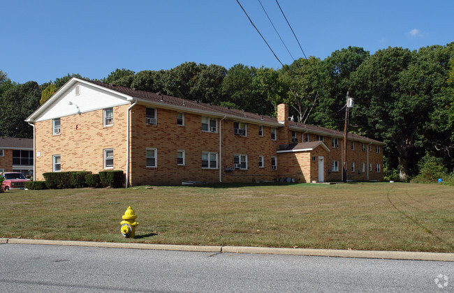 Building Photo - Green Valley Apartments