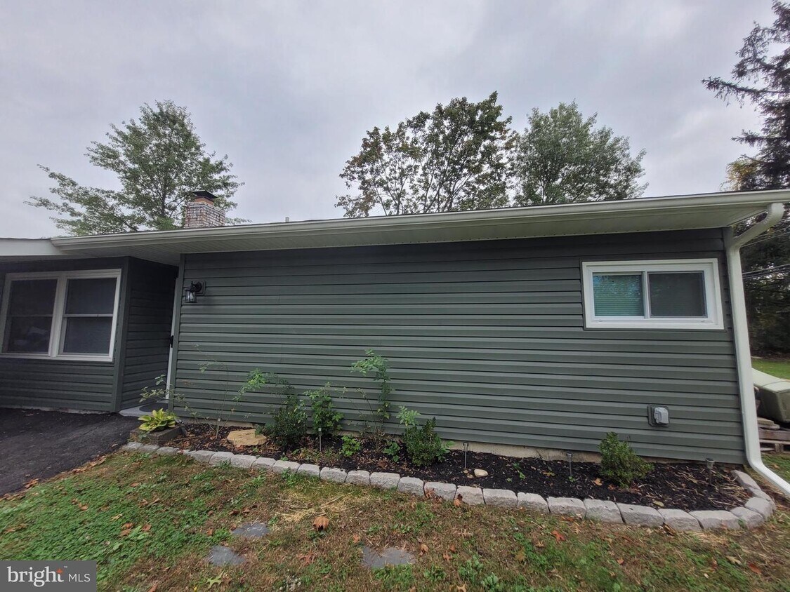 16 Idlewild Rd, Levittown, PA 19057 House for Rent in Levittown, PA