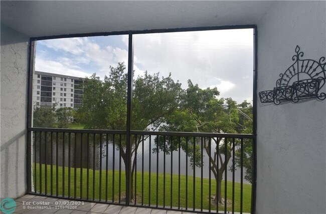 Foto del edificio - 2226 N Cypress Bend Dr