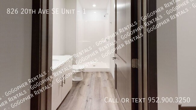 Building Photo - Spacious Duplex Close to U of M Campus