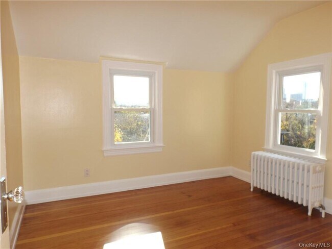 Foto del edificio - 24 Beechwood Ave