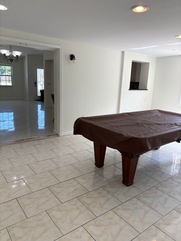 Foto del edificio - 668 Riverwoods Cir