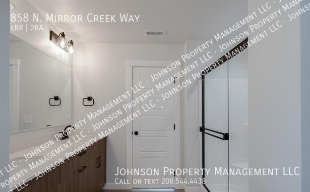 Foto del edificio - 858 N Mirror Creek Way