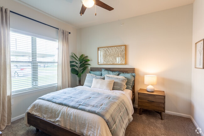 2 BR, 2 BA 960 SF - Eastridge