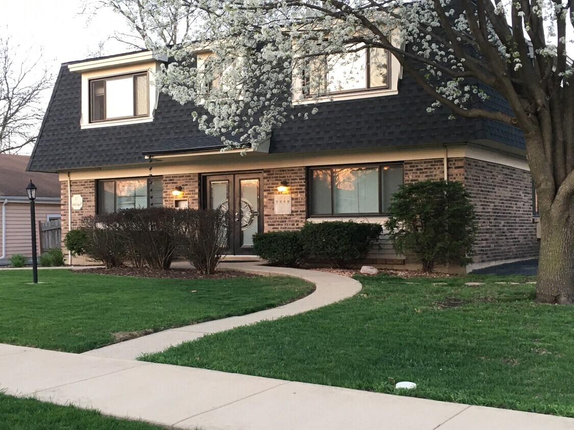 Building Front - 17 N Craig Pl