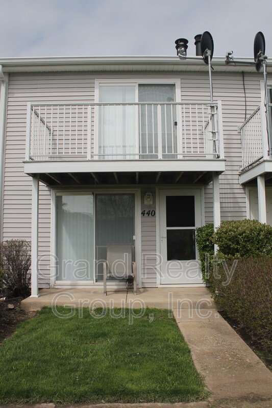 Primary Photo - 440 Meadow Green Ln
