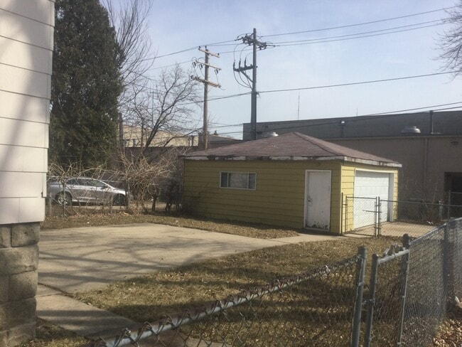 Building Photo - 3 Bedroom Single Family Home