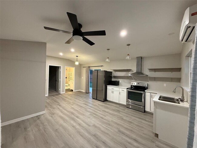 Building Photo - 168 Still Forest Dr