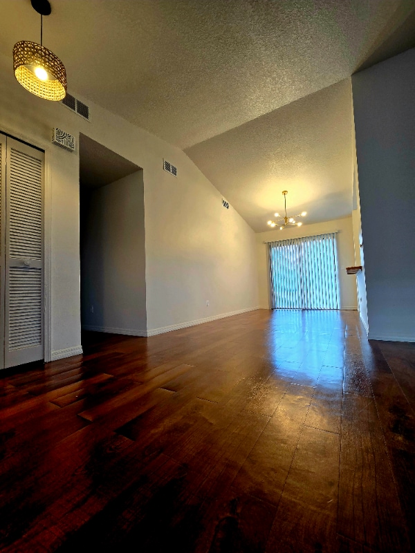 Building Photo - 1084 Aaron Dr