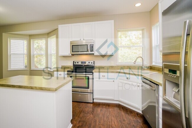 Building Photo - REDUCED! - Now offering $1000 off first fu...