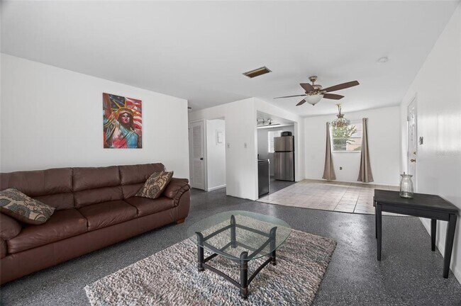 Foto del edificio - 1567 SE 27th St