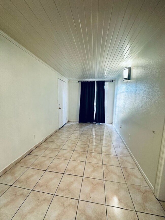 Building Photo - 5258 Groveland Dr