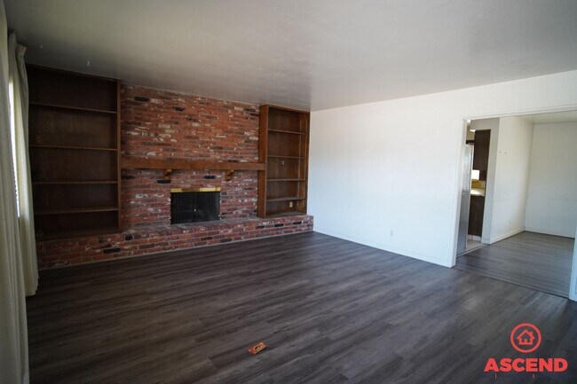 Building Photo - Darling Home in East Bakersfield!