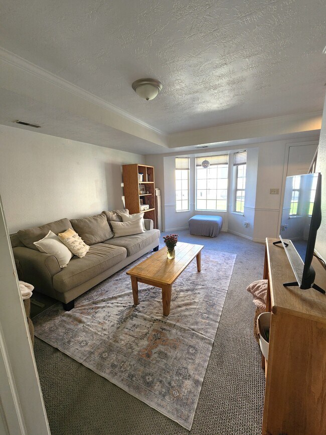 Building Photo - 565 N 300 E