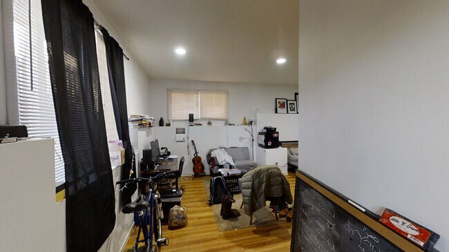 Building Photo - 1556 Jones Dr