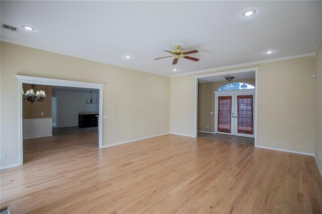 Foto del edificio - 115 NW Orchard Way