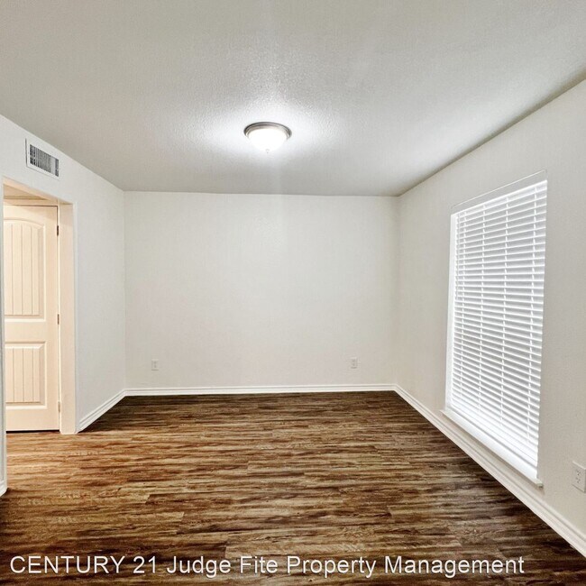Building Photo - 3 br, 2 bath House - 734 Bluebonnet Drive