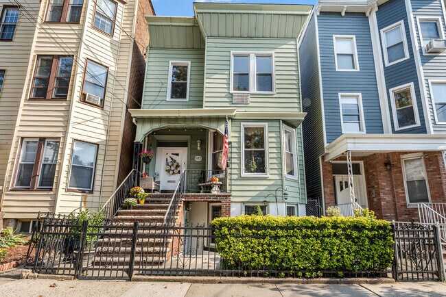 Building Photo - 532 Palisade Ave