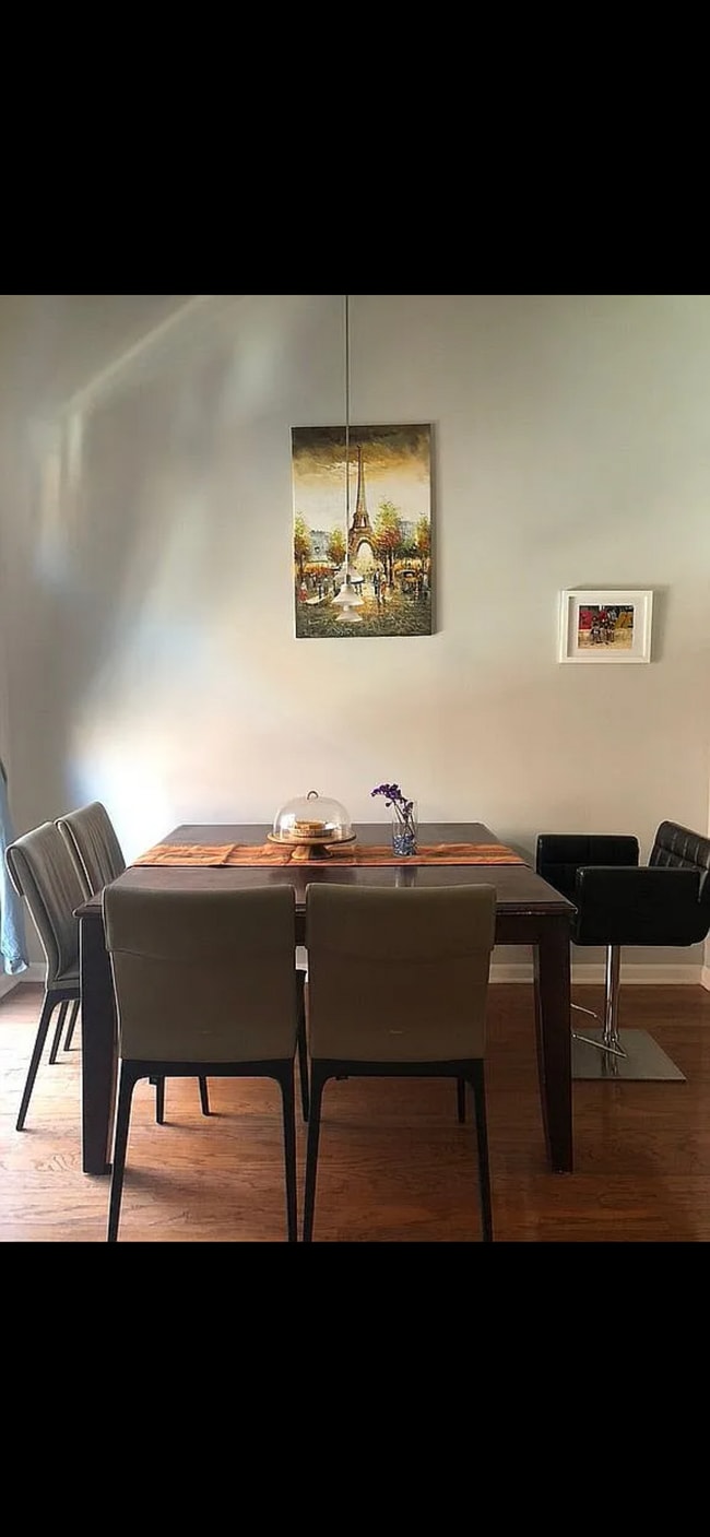 Building Photo - 842 W 15th Pl