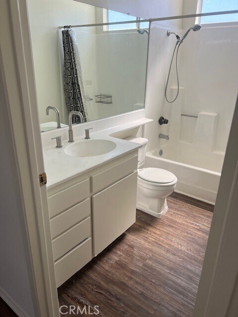 Foto del edificio - 675 W 18th St