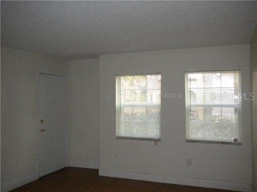 Building Photo - 726 Edgewater Dr