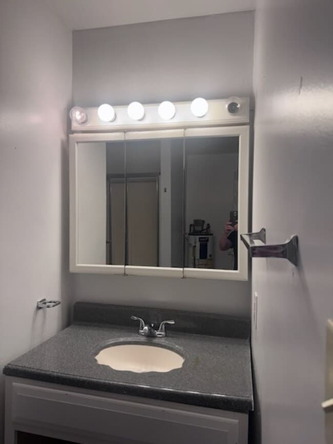 Photo - 2 Bedroom, 2 Bath walking distance to ECU House