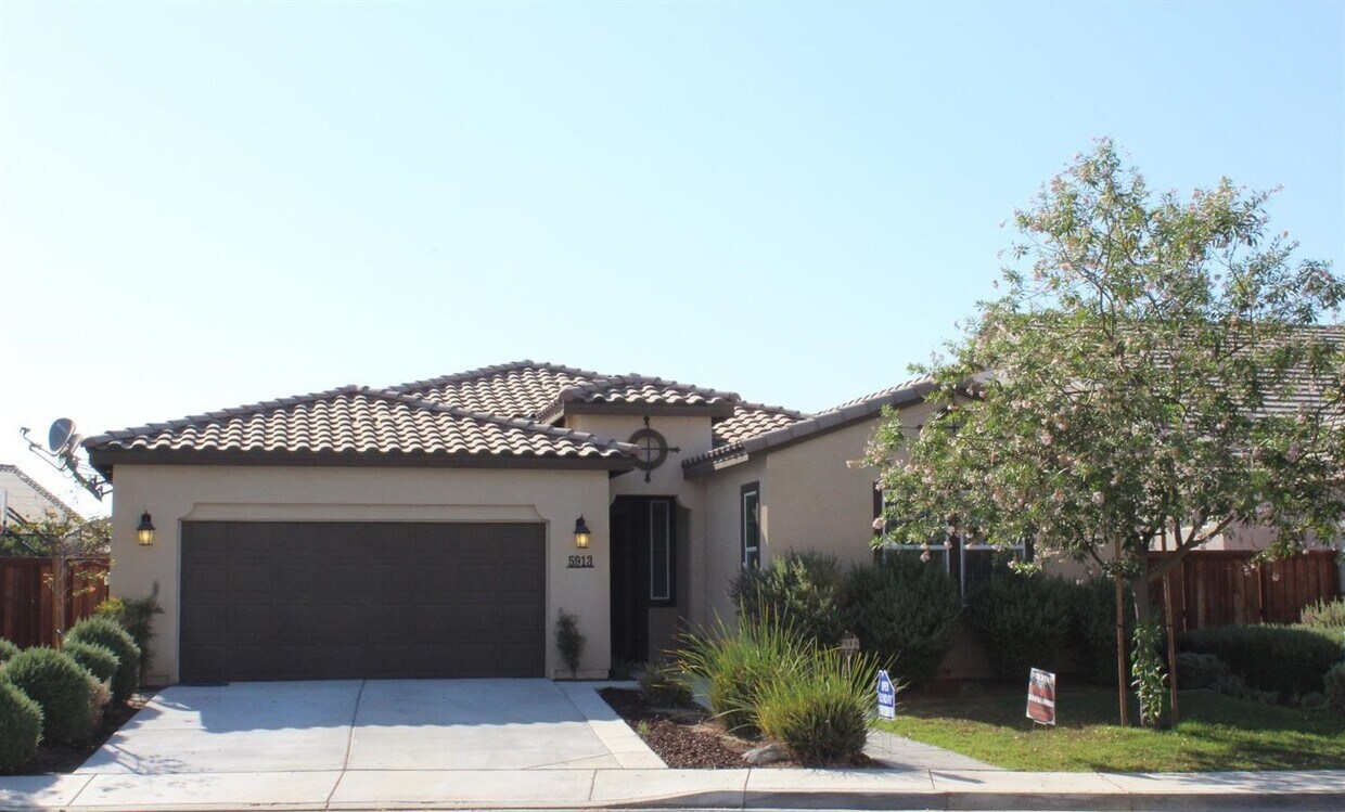 5913 Moonlight Peak Way, Bakersfield, CA 93311 House for Rent in
