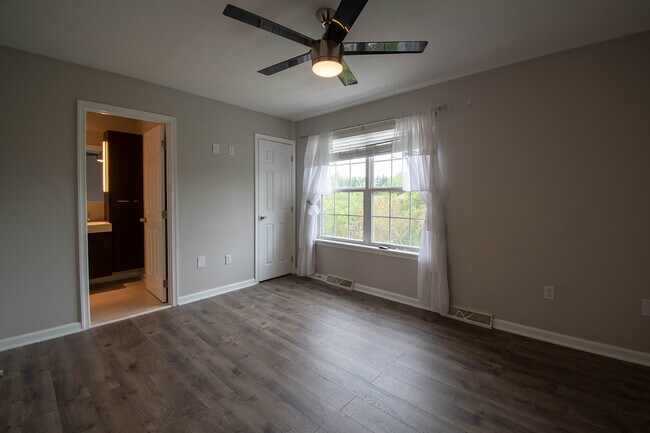 Foto del edificio - 5620 Queen Anne Ct