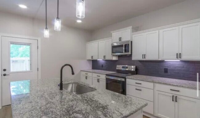 Foto del edificio - 2112 Oak Hollow St