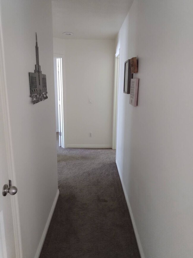 Foto del edificio - 4 Bed/3 Bath by Geneva Rd in Provo