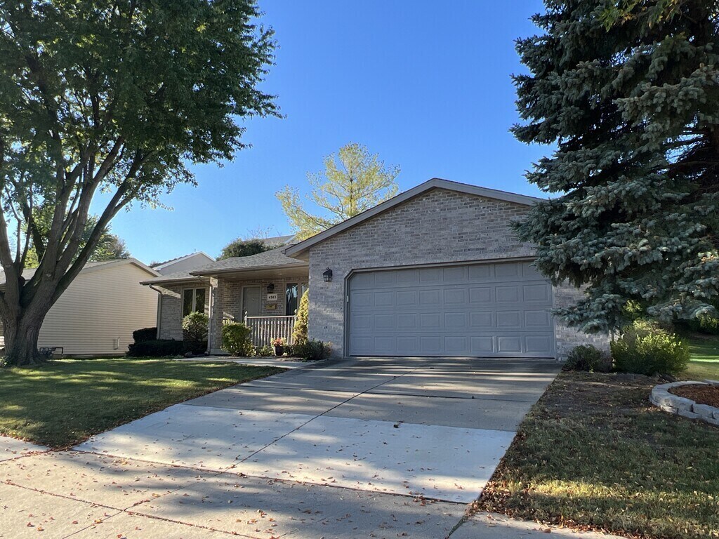 Foto principal - 4563 Camelot Dr