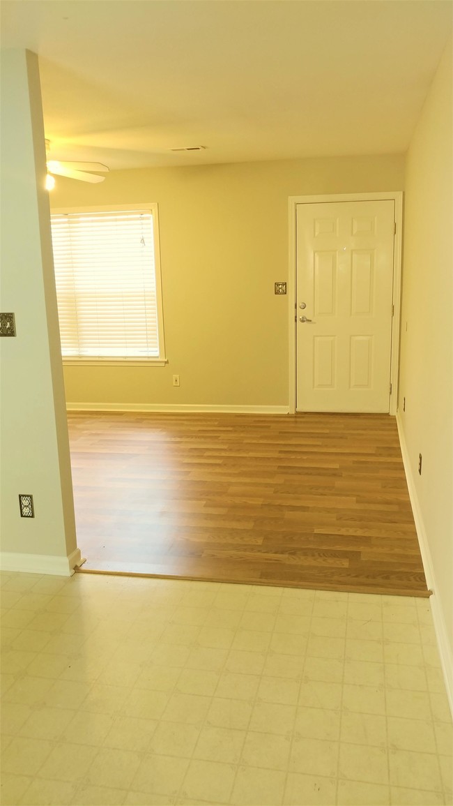 Building Photo - 3515 Acorn Woods Way