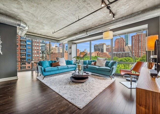 Building Photo - 800 S Clark St