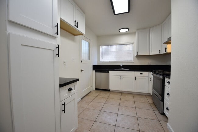 Building Photo - 4003-4003 Westporter Dr