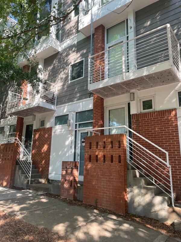 Foto principal - 2076 Euclid Ave