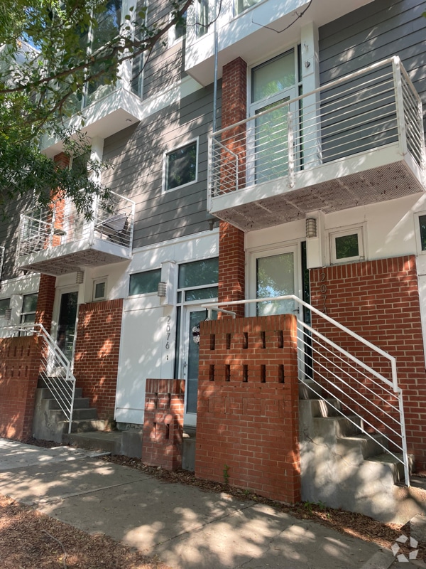 Building Photo - 2076 Euclid Ave