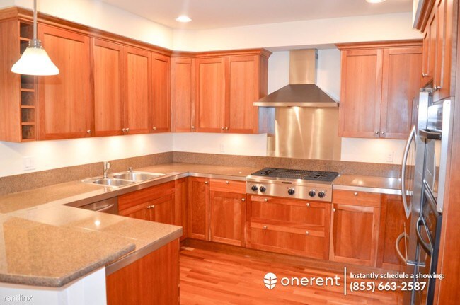 Building Photo - 719 2nd Ave