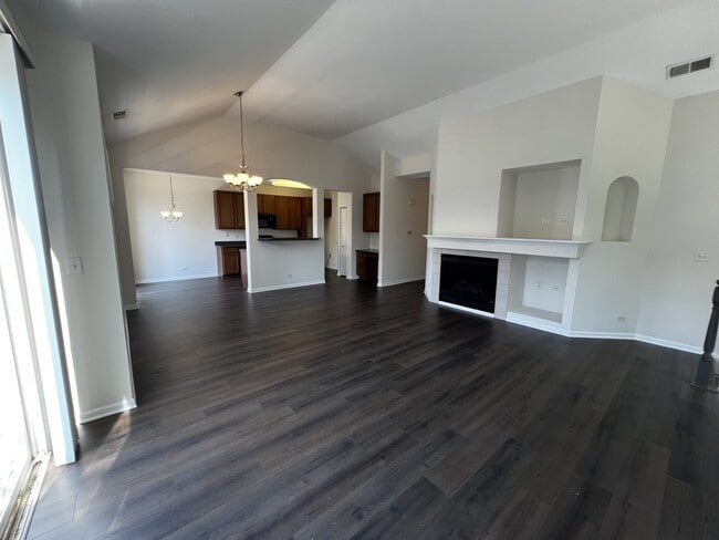 Building Photo - 385 Sundown Ct
