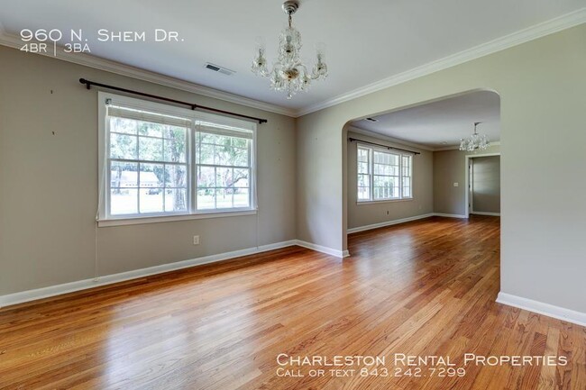 Building Photo - 960 N Shem Dr